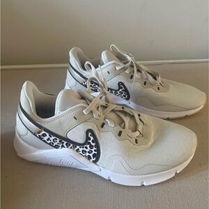 Nike Legend Essential